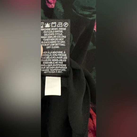 ✨NWT✨ RW&CO. Women’s Floral Print Sleeveless Top- Size Medium - Picture 9 of 9